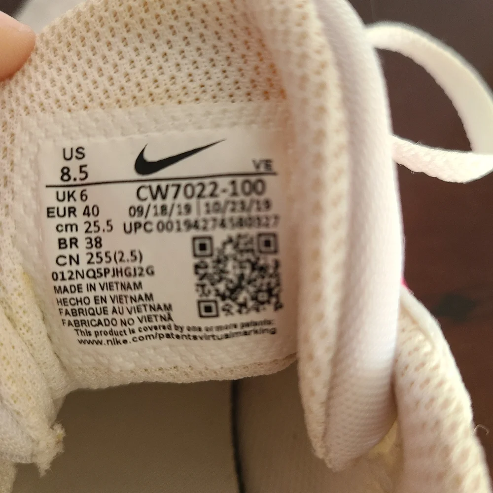 Nike Renew In  White Sneakers Women's Sz.8.5 - Picture 7 of 7